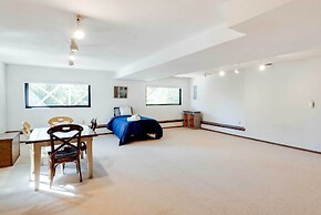 Colorado Retreat ~ 3 Mi to Cheyenne Mountain Zoo!