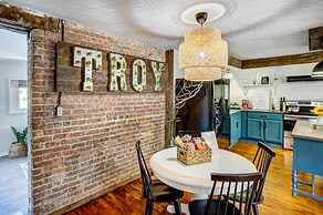 Chic Troy Home Near Downtown, 9 Mi to Albany!