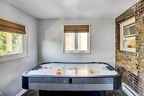 Chic Troy Home Near Downtown, 9 Mi to Albany!