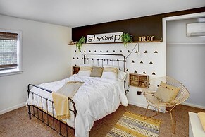 Chic Troy Home Near Downtown, 9 Mi to Albany!
