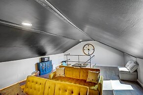 Chic Troy Home Near Downtown, 9 Mi to Albany!