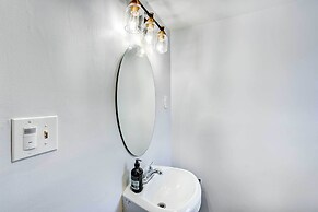 Chic Troy Home Near Downtown, 9 Mi to Albany!