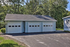 Charming Burdett Home With Grill, Gazebo + Yard