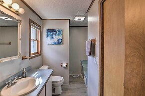 Charming Burdett Home With Grill, Gazebo + Yard