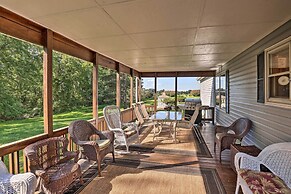 Charming Burdett Home With Grill, Gazebo + Yard