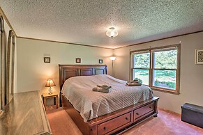 Charming Burdett Home With Grill, Gazebo + Yard