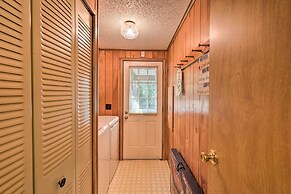 Charming Burdett Home With Grill, Gazebo + Yard