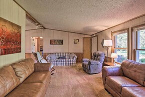 Charming Burdett Home With Grill, Gazebo + Yard