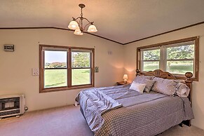 Charming Burdett Home With Grill, Gazebo + Yard