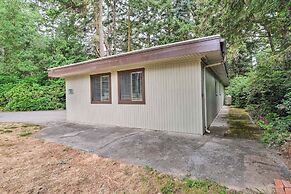 Coos Bay Retreat < 2 Mi to Marina & Casino!