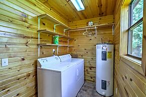 Dream Valley Mountain View Cabin w/ Covered Porch!
