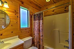Dream Valley Mountain View Cabin w/ Covered Porch!