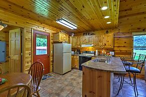Dream Valley Mountain View Cabin w/ Covered Porch!