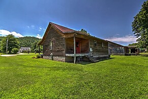 Dream Valley Mountain View Cabin w/ Covered Porch!