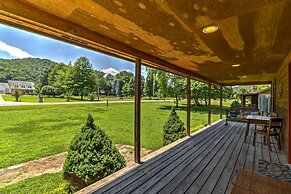 Dream Valley Mountain View Cabin w/ Covered Porch!