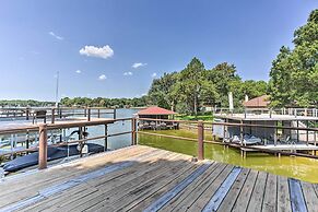 Waterfront Home in Tool: Dock, Hot Tub & Fire Pit!