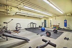 Cozy Condo w/ Magic Mountain Ski-in Access!