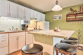 Cozy Condo w/ Magic Mountain Ski-in Access!