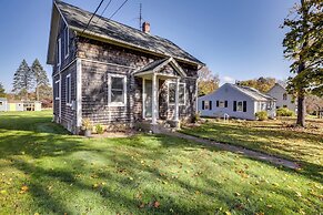Cozy Historic Wakefield Home Close to Beaches