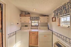 'cozy Cottage' w/ Shared Dock on Dawson Creek