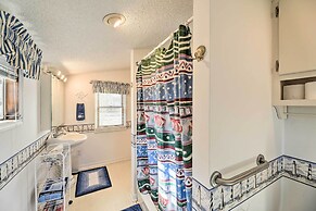 'cozy Cottage' w/ Shared Dock on Dawson Creek