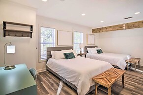 2 Mi to Msu: Chic Cottage Retreat w/ Yard!