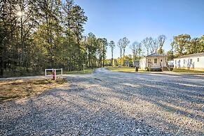 2 Mi to Msu: Chic Cottage Retreat w/ Yard!