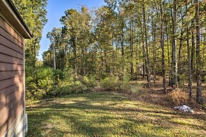 2 Mi to Msu: Chic Cottage Retreat w/ Yard!