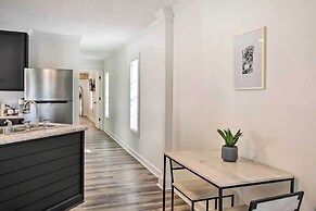 2 Mi to Msu: Chic Cottage Retreat w/ Yard!