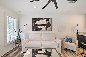 2 Mi to Msu: Chic Cottage Retreat w/ Yard!