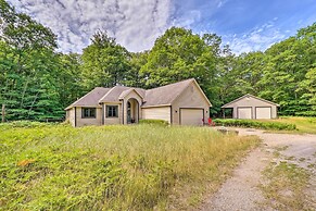 Cozy Whitehall Hideaway w/ Hot Tub + Chiminea!