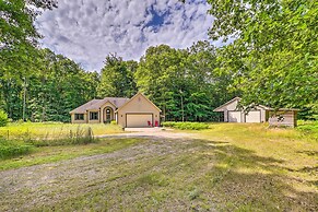 Cozy Whitehall Hideaway w/ Hot Tub + Chiminea!