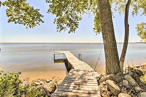 Cozy Cottage w/ 600' of Green Bay Frontage & Dock!