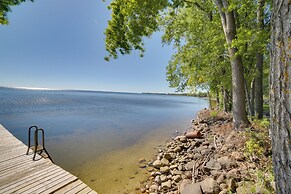 600' of Green Bay Frontage & Dock: Cozy Cottage