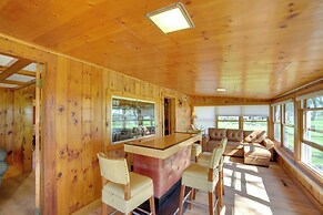 600' of Green Bay Frontage & Dock: Cozy Cottage