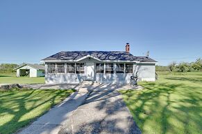 600' of Green Bay Frontage & Dock: Cozy Cottage