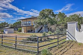 Chic Fredericksburg Retreat - Near Wineries!