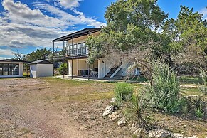 Chic Fredericksburg Retreat - Near Wineries!