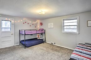 Cozy Milwaukee Home: 3 Mi to Whitefish Bay!