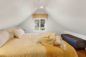 Cozy Ferndale Studio on 20-acre Working Farm!