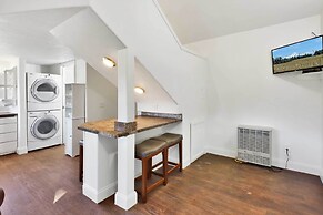 Cozy Ferndale Studio on 20-acre Working Farm!