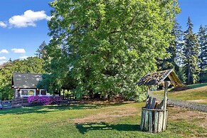 Cozy Ferndale Studio on 20-acre Working Farm!