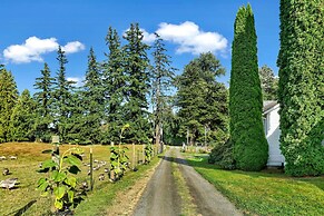 Cozy Ferndale Studio on 20-acre Working Farm!