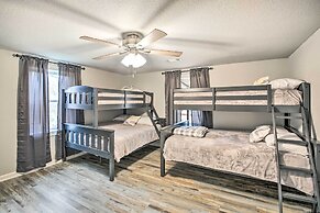 11 Mi to Lake Ouachita: Family Cabin w/ Yard