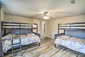 11 Mi to Lake Ouachita: Family Cabin w/ Yard