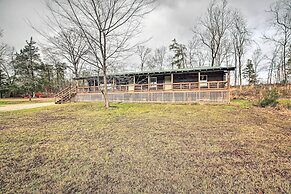 11 Mi to Lake Ouachita: Family Cabin w/ Yard