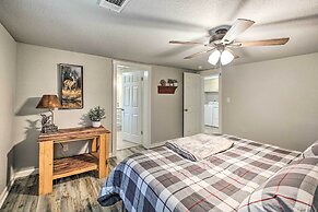 11 Mi to Lake Ouachita: Family Cabin w/ Yard