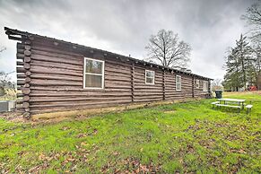 11 Mi to Lake Ouachita: Family Cabin w/ Yard