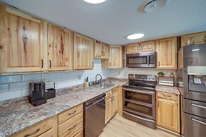 Cozy Sevierville Condo: Balcony, Pool Access