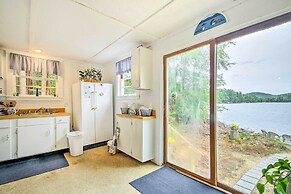 Hartford Cottage w/ Private Beach on Bear Pond!